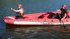 Hasi�i vytáhli utonulého mladíka z Hostiva�ské p�ehrady (3. �ervence 2018).