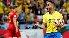 Brazilský záloník Renato Augusto se raduje ze vsteleného gólu ve tvrtfinále...