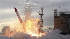 Raketa MOMO-2 nkolik sekund po svém odstartování explodovala a to zejm kvli...