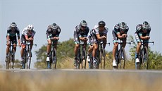 Tým Bora-hansgrohe bhem pípravy na asovku drustev na Tour de France.