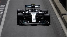 Valtteri Bottas ze stáje Mercedes bhem tréninku na Velkou cenu Británie