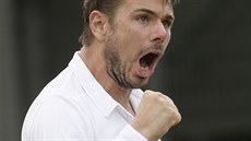 výcarský tenista Stan Wawrinka slaví zisk fiftýnu ve druhém kole Wimbledonu, v...