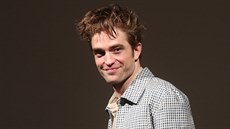 Robert Pattinson se poslední den karlovarského festivalu pedstavil v divadle,...