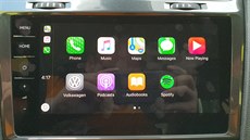 Hlavní menu Apple Car Play
