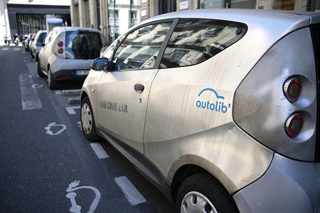 Paíská veejná pjovna elektromobil Autolib po sedmi letech provozu koní.