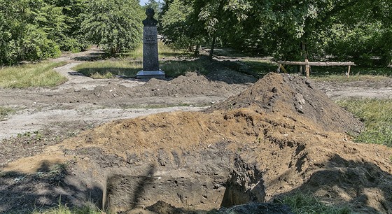 Podle archeolog na bývalém hbitov v Bydhoti leí 80 000 koster, a to v...