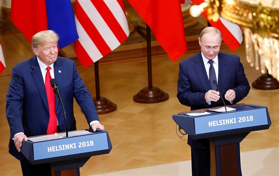 Americký a ruský prezident Donald Trump (vlevo) a Vladimir Putin na tiskové...