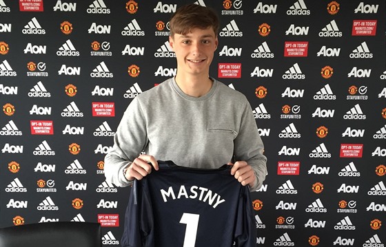 Mladý brankář Ondřej Mastný v akademii Manchesteru United.
