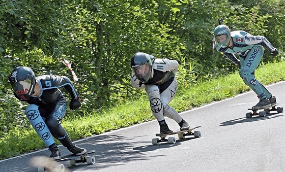 Na vrchu Kozákov se koná nejprestinjí závod na eském území v downhillovém...