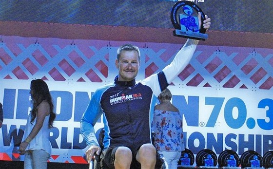 Jan Tománek se stal mistrem světa 2017 v 70.3 Ironmanu v kategorii Physically...
