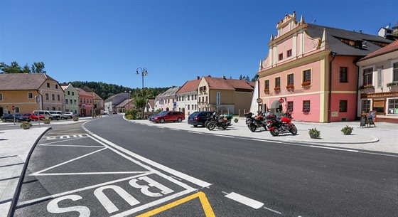 Rožmberk nad Vltavou má nové centrum a silnici.