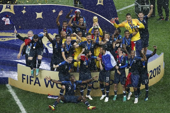 Fotbalisté Francie slaví titul mistrů světa.