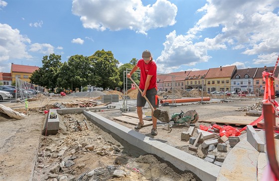 Rekonstrukce námstí Republiky v Sobslavi (ervenec 2018).