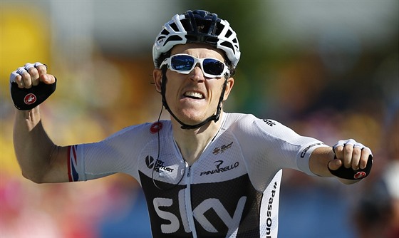 Geraint Thomas slaví triumf v jedenácté etap Tour de France.