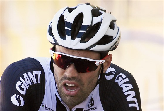 Tom Dumoulin v cíli šesté etapy Tour de France