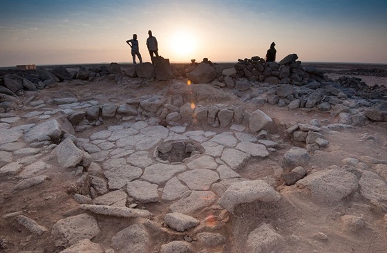 Kamenné ohniště, kde byly nalezeny zbytky 14 500 let starého chleba. Jordánsko...