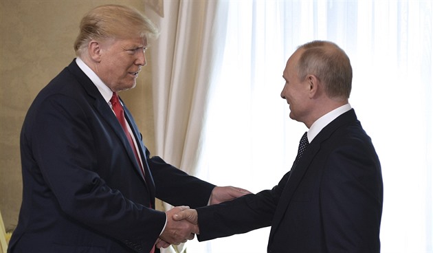 Proč se to zvrtlo? Trump čekal boxerský pás, ale Zelenskyj ukázal fotky se zajatci