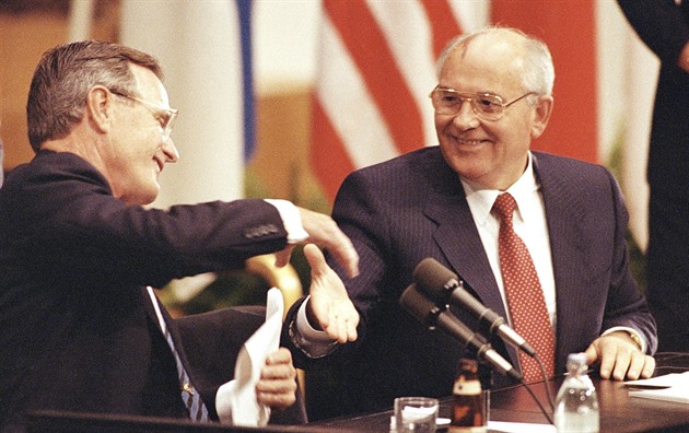Musel se rozpadnout SSSR? Před 30 lety abdikoval Gorbačov jako prezident ‚sajuzu‘