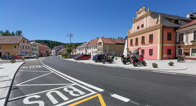 Romberk nad Vltavou má nové centrum a silnici.