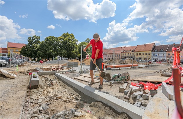 Rekonstrukce námstí Republiky v Sobslavi (ervenec 2018).