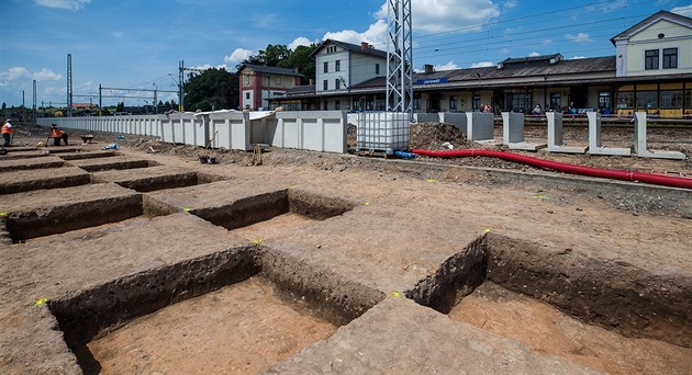 Archeologové chtjí na nádraí v Jaromi prozkoumat asi desetinu z 6,5 hektaru...