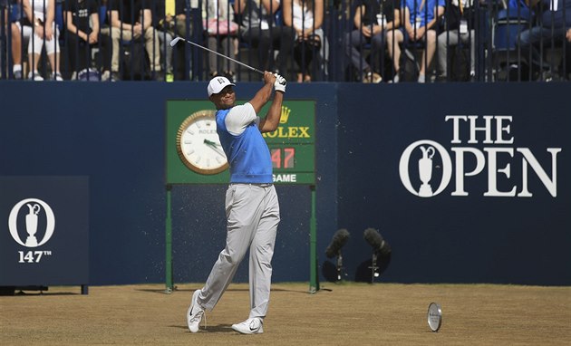 Tiger Woods v prvním kole golfového The Open na hiti Carnoustie.