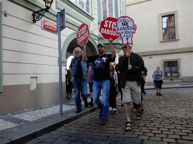 Protesty proti nové vlád