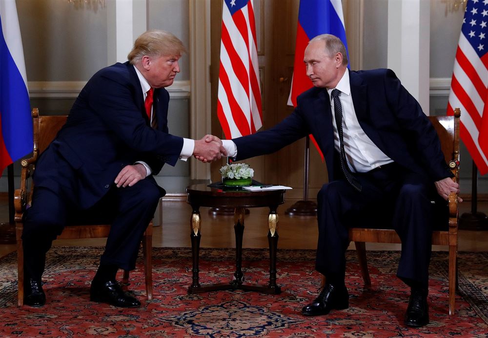 Americký prezident Donald Trump a ruský prezident Vladimir Putin na summitu v...