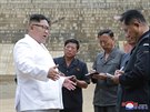 Severokorejský vůdce Kim Čong-un na inspekci hydroelektrárny na severu KLDR...