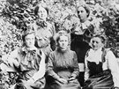 Marie Curie-Skodowská a její studentky (cca 19101915)