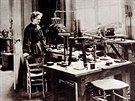 Marie Curie-Skodowská v paíské laboratoi (1912)