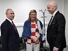 Zmoklá chorvatská prezidentka Kolinda Grabarová Kitaroviová po finále MS....