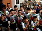 Dvanáct chlapc a jejich trenér zachránní z thajské jeskyn ped tiskovou...