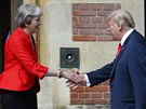 Donald Trump se setkal s britskou premiérkou Theresou Mayovou (13. ervence...