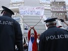 Demonstrace před Poslaneckou sněmovnou proti vládě podporované komunisty (11....