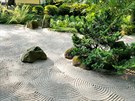 ajová plantá je vytvoená ve stylu japonské zenové zahrady.