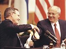 V roce 1990 se v Helsinkách sešli americký prezident George Bush starší (vlevo)...