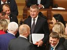 Premiér Andrej Babi obklopen poslanci hnutí ANO ped stedením jednáním o...