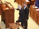 Prezident Milo Zeman pichází do Poslanecké snmovny ped hlasováním o dve...