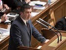 Pedseda SSD Jan Hamáek hovoí k poslancm ped hlasováním Snmovny o dve...