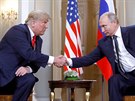 Americký prezident Donald Trump a ruský prezident Vladimir Putin na summitu v...