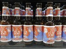 Finský pivovar Rock Paper Scissors prodává pivo s prezidenty Donaldem Trumpem a...