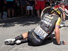 Holandský závodník Dylan Groenewegen po pádu v deváté etap závodu Tour de...