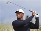 Tiger Woods pi tréninku na britské The Open na skotském hiti Carnoustie.