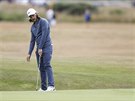 Tommy Fleetwood pi tréninku na britské The Open na skotském hiti Carnoustie.