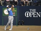 Tiger Woods v prvním kole golfového The Open na hiti Carnoustie.