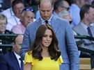 Vévodkyn Kate pichází za doprovodu svého chot prince Williama do VIP lóe,...
