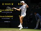 Zase 6:2. Srbský tenista Novak Djokovi ovládl i druhý set finále Wimbledonu....