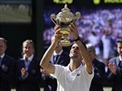 Jsem zpátky. Srbský tenista Novak Djokovi vyhrál Wimbledon, stejn jako v...
