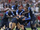 JSME MISTRY SVTA! Francouztí fotbalisté slaví vítzství ve finále ampionátu...